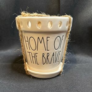 NWT- Rae Dunn Home of The Brave Planter